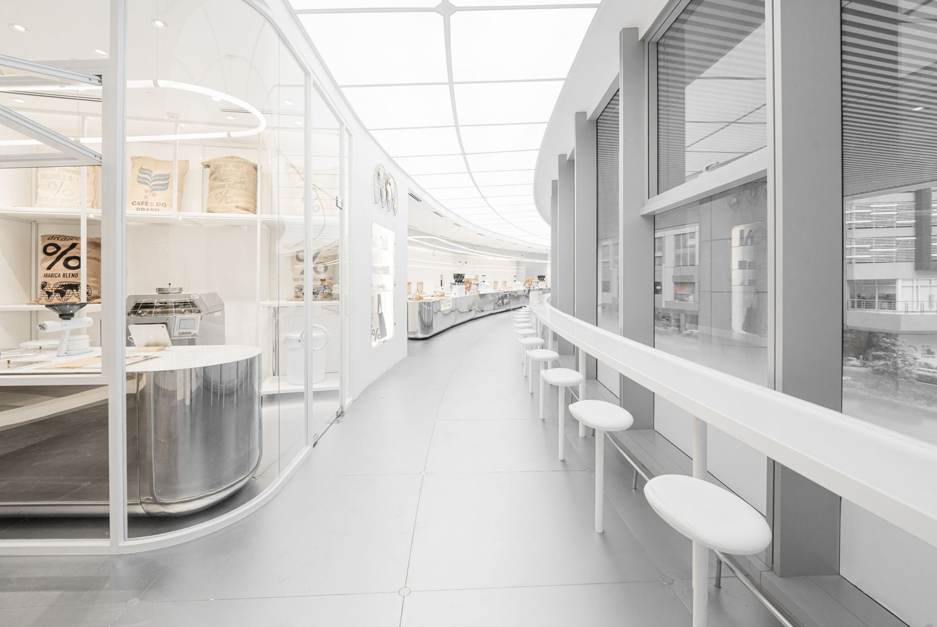 京都発のコーヒーショップブランドで世界各国にカフェを展開する“％ARABICA”のフィリピン1号店（マニラ）% Arabica Manila Mitsukoshi BGC